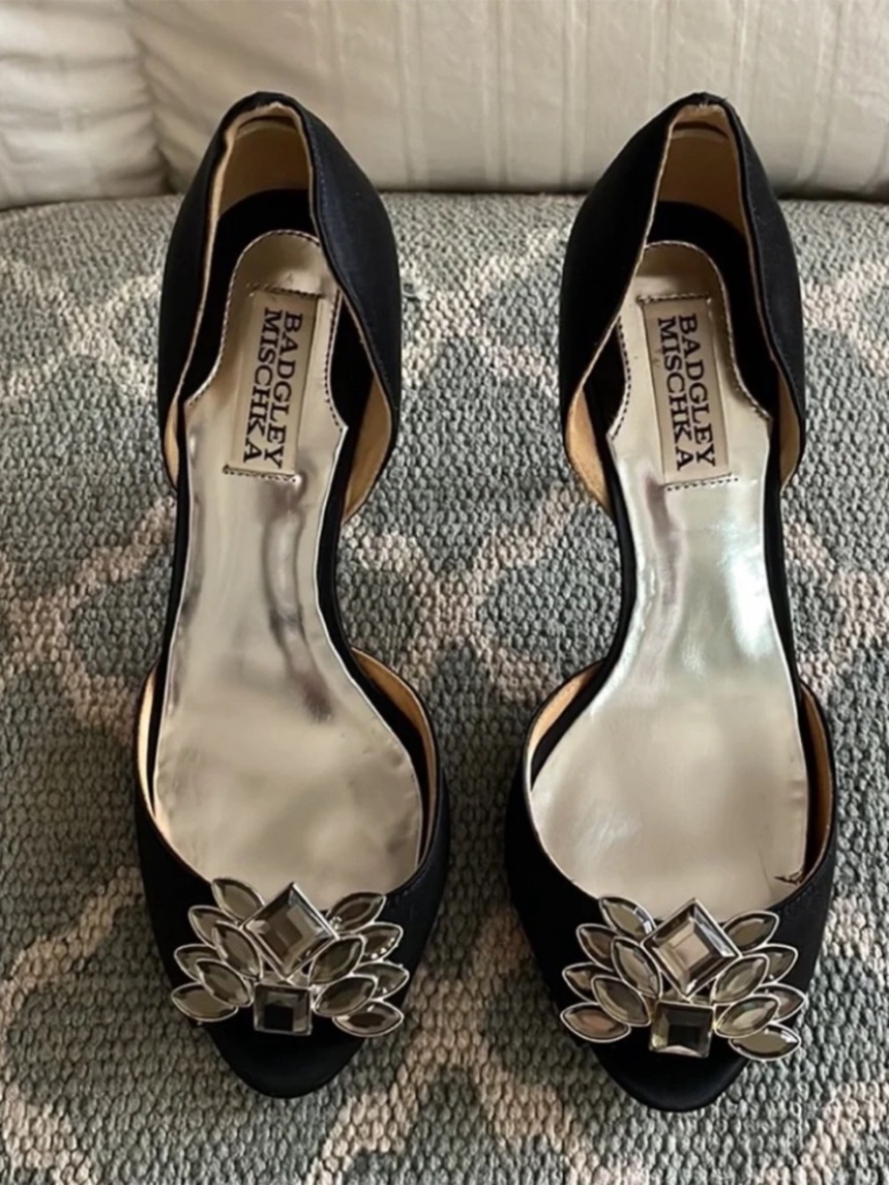 Badgley Mischka Satin Heels in Size 6M